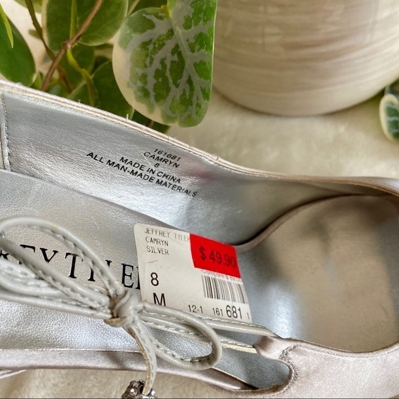 NWT Jeffrey Tyler silver shoes - Picture 4 of 10